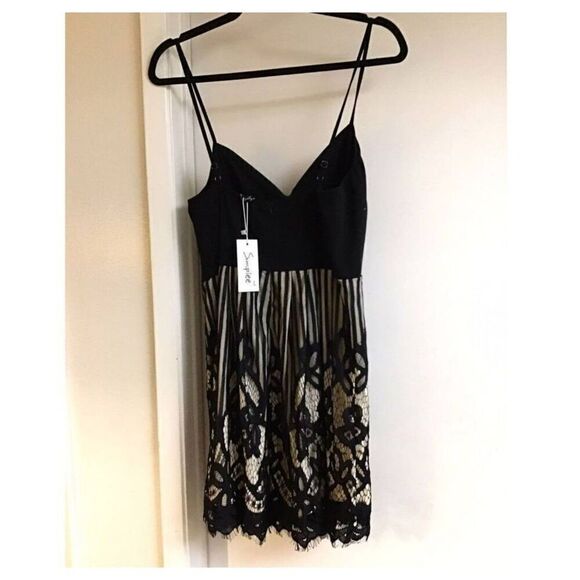 NWT~Gorgeous Nude & Black Lace Overlay Strappy Romper Sz Large - Picture 2 of 4